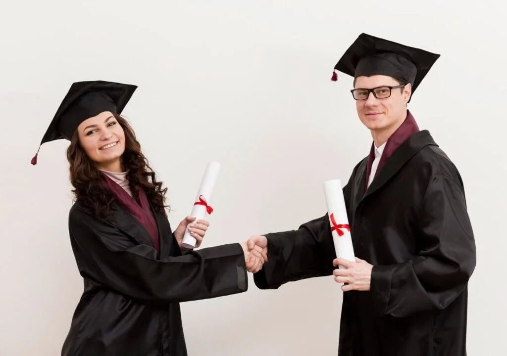 how to write an essay for a scholarship